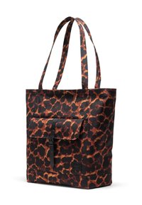 Sac fourre-tout en imprimé léopard fabriqué en tissu résistant. Il dispose de deux longues poignées, d'une poche à rabat à l'avant avec un fermoir et d'une étiquette de marque noire.