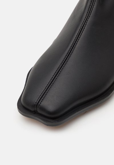 MM6 Maison Margiela Kotníkové boty - black