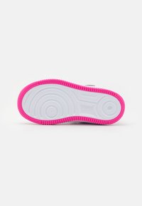 Nike Sportswear FORCE 1 LOW EASYON - Baskets basses - white/laser fuchsia