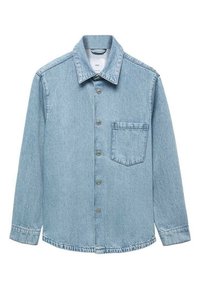 Giacca in denim azzurro chiaro con chiusura a bottoni, colletto aperto e una tasca sul petto. Maniche lunghe con polsini a bottoni.