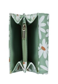 Groene bloemenportemonnee met een ritssluiting en twee open secties, versierd met witte madeliefjes en bruine accenten op gestructureerd faux leer.