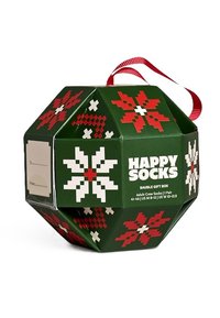 Scatola regalo verde con decorazione a fiocchi di neve rossi e bianchi, manico in nastro, include calze da uomo tipo crew, etichettate "Happy Socks".