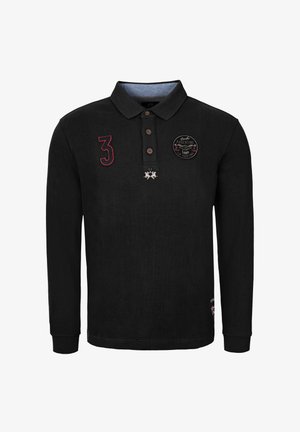 Schwarzes Polohemd mit langen Ärmeln, einem Kragen, drei Knöpfen, bestickten Applikationen und einer roten Zahl "3" auf der Vorderseite.