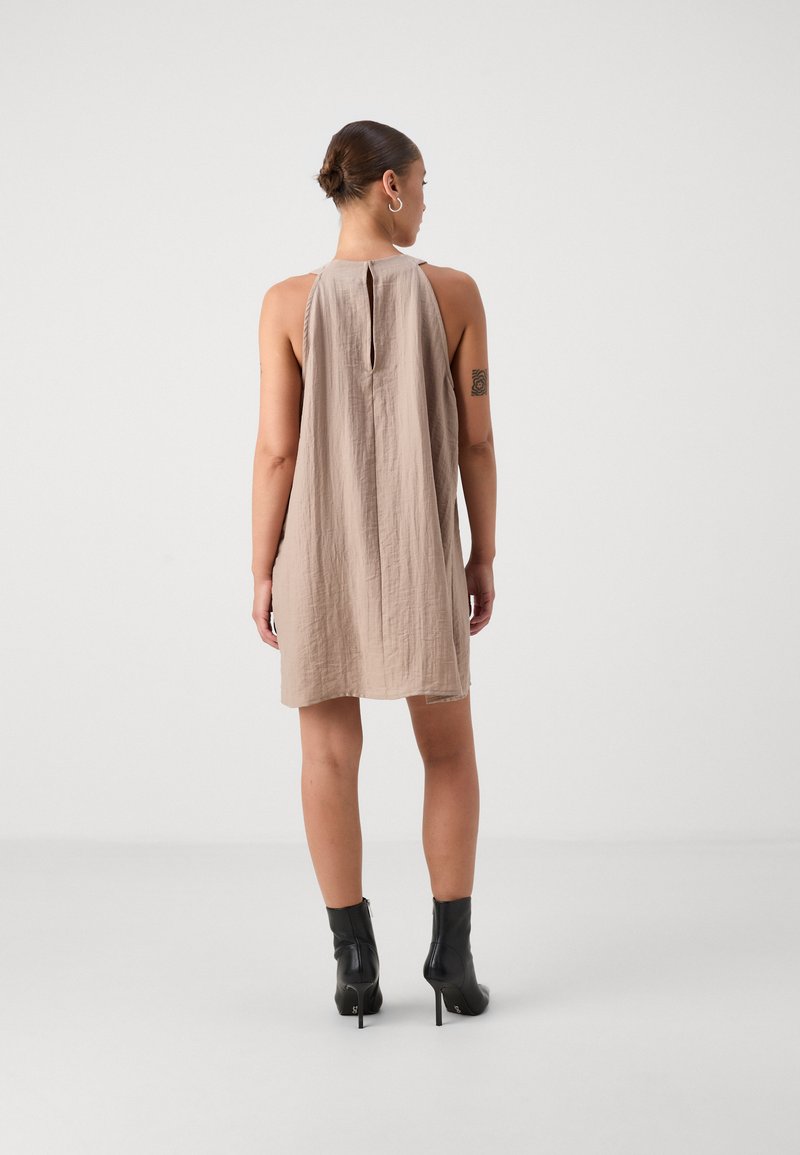 Vero Moda Petite VMEVALINA HALTERNECK SHORT DRESS - Day dress - silver mink/ beige - Zalando.ie