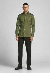 Jack & Jones PREMIUM JJPRPARMA NOOS - Kauluspaita - olive night