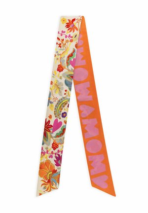 Kleurrijke smalle sjaal met oranje zijde met roze "MOM"-tekst en crèmekleurige zijde met levendige bloemenpatronen en harten.