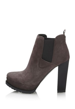 Højhælede støvletter - brown