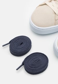 Puma SUEDE CLASSIC XXI UNISEX - Sapatilhas - pristine/parisian night/white