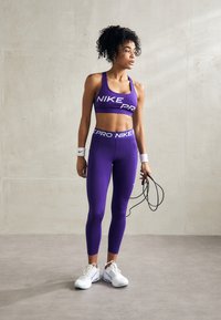 Nike Performance Tamprės - court purple