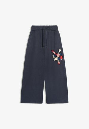 Bershka, SUPER BAGGY WITH PATCHES - TROUSERS - Verryttelyhousut - blue