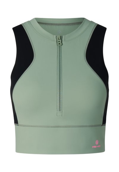 Haut de sport court sans manches en vert sauge avec des panneaux latéraux noirs, une fermeture éclair frontale et un petit logo rose "Fire + Ice" près de l'ourlet inférieur.