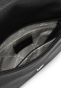 Tamaris ALESSIA - Pikkulaukku - black 100