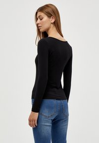 Desires DEGISELLE LONG SLEEVE SLIM TEE - Ilgarankovis viršutinės dalies drabužis - black