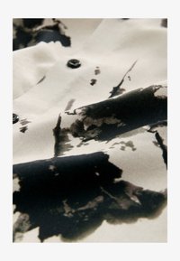 Non sélectionné, ecru floral