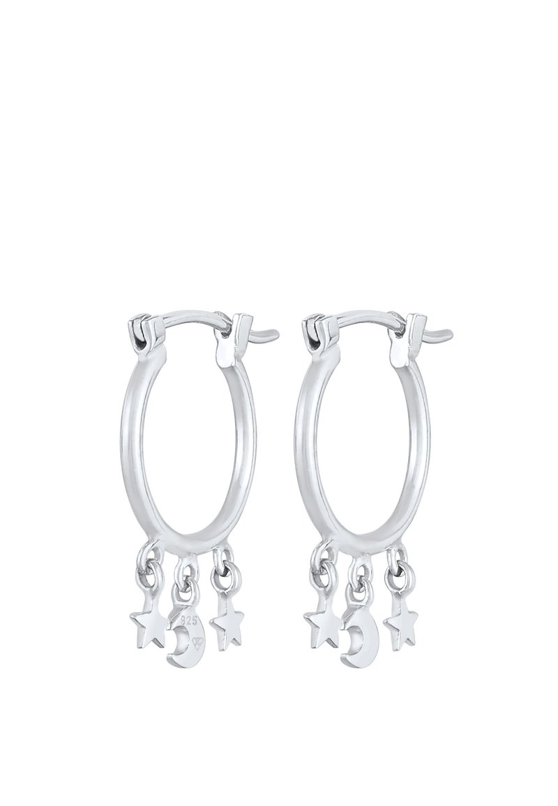 Silverfärgade hoopsmycken med två hängande berlocker: en stjärna och en halvmåne. Har ett säkert lås. Märkt med "925" för sterling silver.