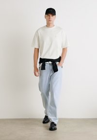 Calvin Klein Jeans HEAVY RELAXED TEE - Základné tričko - ivory