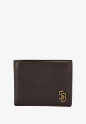 Portefeuille en cuir marron avec une texture lisse, doté d'un accent logo doré à l'avant, de conception pliable en deux, et avec des bords soigneusement cousus.