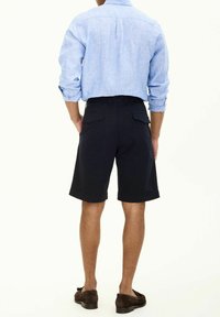 Oscar Jacobson Shorts - navy