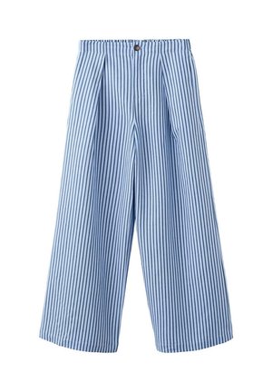Pantalones de pierna ancha con rayas verticales azul y blanco, con cierre de botón y pinzas en la cintura.