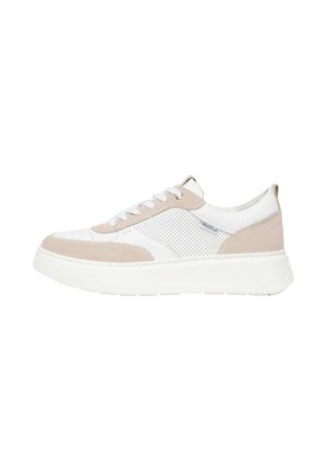 Sneaker bassa bianca e beige con pannello laterale traforato, lacci bianchi e suola bianca spessa.