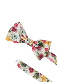 Blumenfliege mit weißem Hintergrund, die rote, blaue, gelbe und grüne Blumen zeigt. Enthält einen passenden Riemen mit einem Metallverschluss.