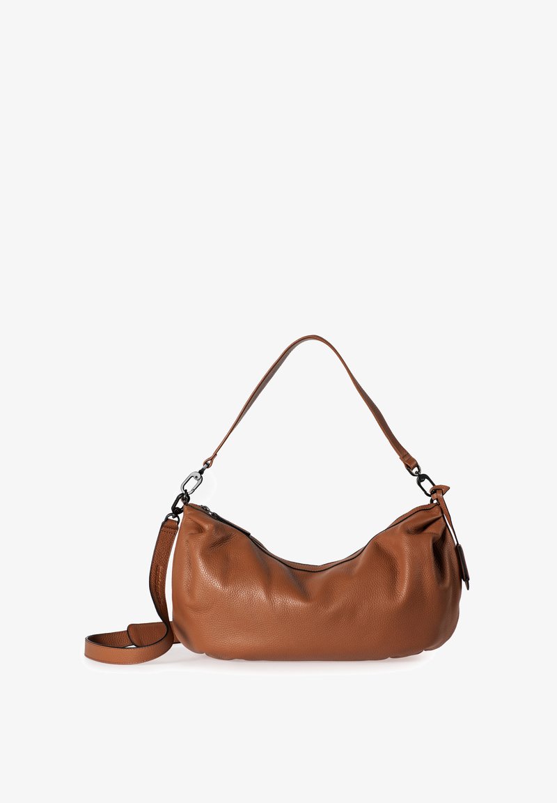 Borsa a tracolla in pelle marrone con una forma morbida e rilassata. Presenta una tracolla staccabile, chiusura con zip e un design con pochi accessori hardware.