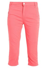 Pantalones de algodón de corte recto, de longitud hasta la rodilla y color rosa, que cuentan con un bolsillo con cremallera, cierre de botón y una textura suave con mínimas arrugas.
