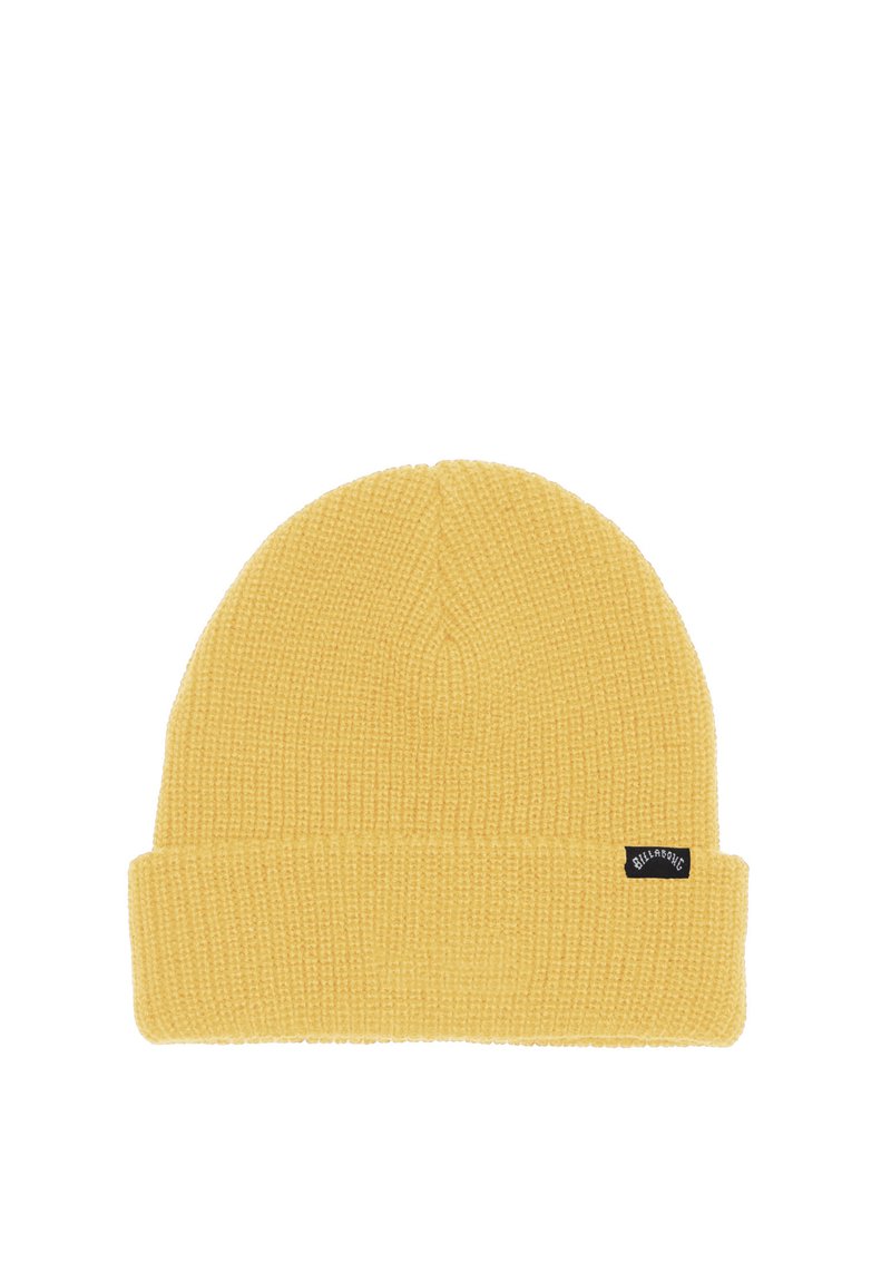 Gorro de punto amarillo con un tejido texturizado y un puño doblado. Presenta una pequeña etiqueta de marca negra en el lateral.