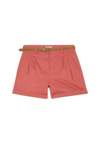 Shorts en coton corail avec une ceinture tissée marron. Présentent des plis avant, des poches latérales et des ourlets roulés pour une allure soignée.