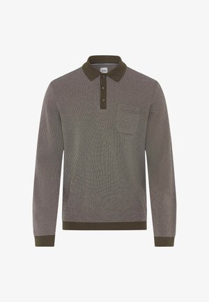 Polo a maniche lunghe di colore marrone con un motivo testurizzato. Caratterizzato da un colletto, tre bottoni e una tasca sul petto con bordo di colore uniforme.