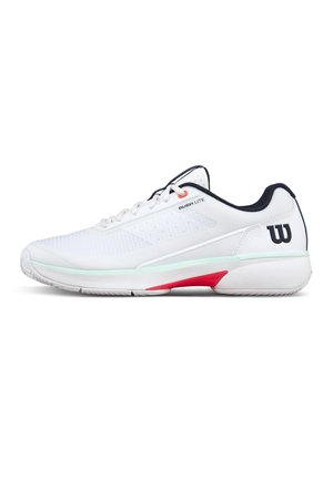 Hvid atletisk sneaker med sort indvendigt, rød accent på sålen, "Rush Lite" tekst på siden og sort "W" logo på hælen.