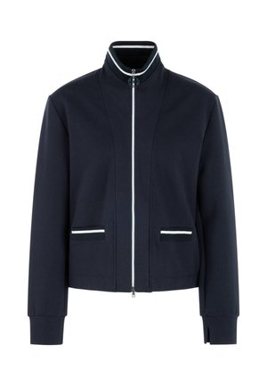 Navy Zip-Jacke mit Stehkragen, weißen Akzenten am Kragen und an den Taschen sowie gerippten Bündchen; besteht aus einem glatten, strukturierten Stoff.