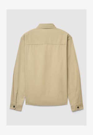 Beiges Langarmhemd mit klassischem Kragen, Rückenteil und geknöpften Manschetten. Hergestellt aus glattem Baumwollstoff mit einfarbiger Textur.