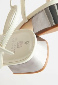 Next FOREVER COMFORT - Sandalai - bone