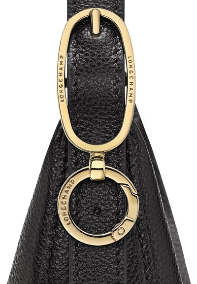 Schwarzer Ledertragriemen mit strukturiertem Finish, goldfarbener Hardware und kreisförmigem Logodesign mit eingraviertem "LONGCHAMP".