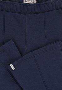 Navyblauwe joggingsbroek van zacht katoenmateriaal, met een elastische tailleband, straight leg ontwerp en een logo-label aan de zoom.