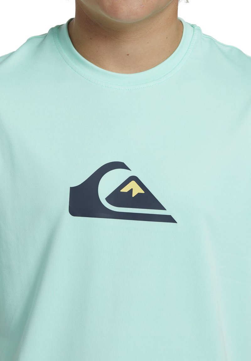 Quiksilver SOLID STREAK MANCHES COURTES Rash vest beach glass/green