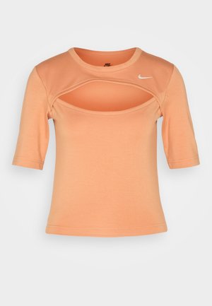 Nike Sportswear CUTOUT - Nyomott mintás póló - amber brown/sail