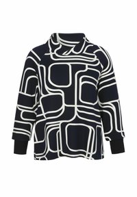 Dunkelblauer Pullover mit weißem geometrischem Muster, ausgestattet mit einem umgeschlagenen Kragen und drei Viertel-Ärmeln mit schwarzen Bündchen.