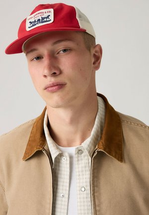 Levi's®, PRESIDIO TRUCKER COOL YELLOW - Gorra - cool yellow - reds -