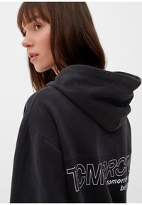 s.Oliver MIT RÜCKENPRINT - Bluza z kapturem
