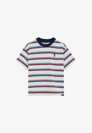 Hvid t-shirt med korte ærmer med marineblå, røde og blå vandrette striber, marineblå krave og lille blå broderet firben-logo på brystet.