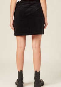 BONOBO Jeans ENGANLIEGENDER - Falda acampanada - noir