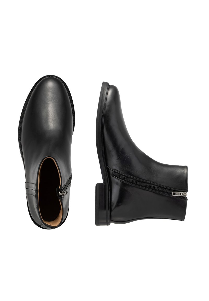 Schwarze Leder-Stiefeletten mit glatter Oberfläche, runder Zehenform, seitlichem Reißverschluss und niedrigem Blockabsatz. Entworfen ohne sichtbare Nähte oder Verzierungen.