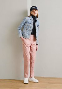 Esprit Nohavice chinos - old pink