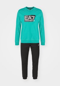 Unselected, multi-coloured
