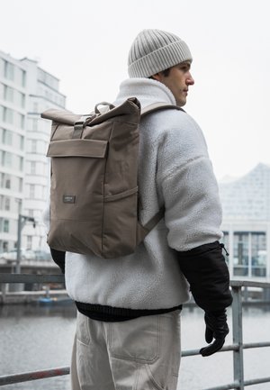 NO 4 - Mochila - gravel