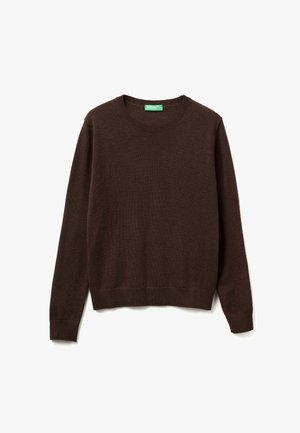 Brązowy sweter z długim rękawem wykonany z miękkiego materiału, z okrągłym dekoltem, ściągaczami na rękawach i u dołu, o gładkiej strukturze.