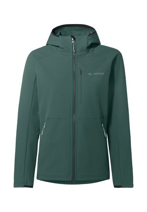Grüne Softshell-Jacke mit einem Frontreißverschluss, verstellbarem Kapuzenkragen, zwei Seitentaschen und einer Brusttasche. Glatte Textur, leichtes Design.