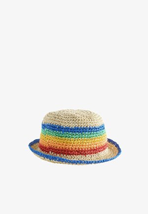 Sombrero de paja tejido al crochet con rayas horizontales multicolores en azul, verde, amarillo, naranja y rojo, con un ala rematada en azul.